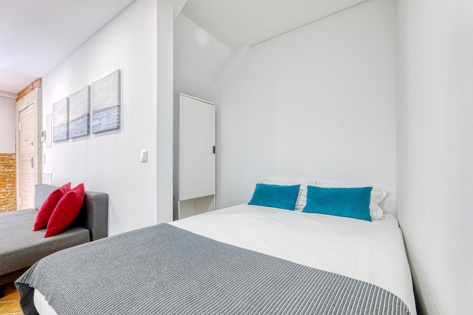 Homey Haven With A Rustic Charm Lisbon
