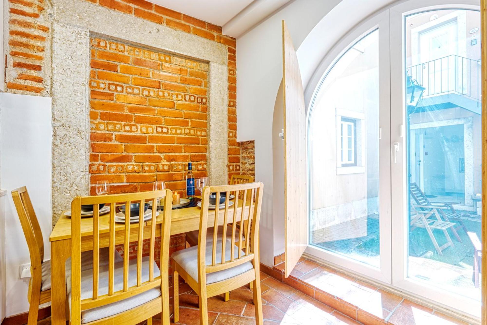 Apartment Homey Haven With A Rustic Charm Lisbon